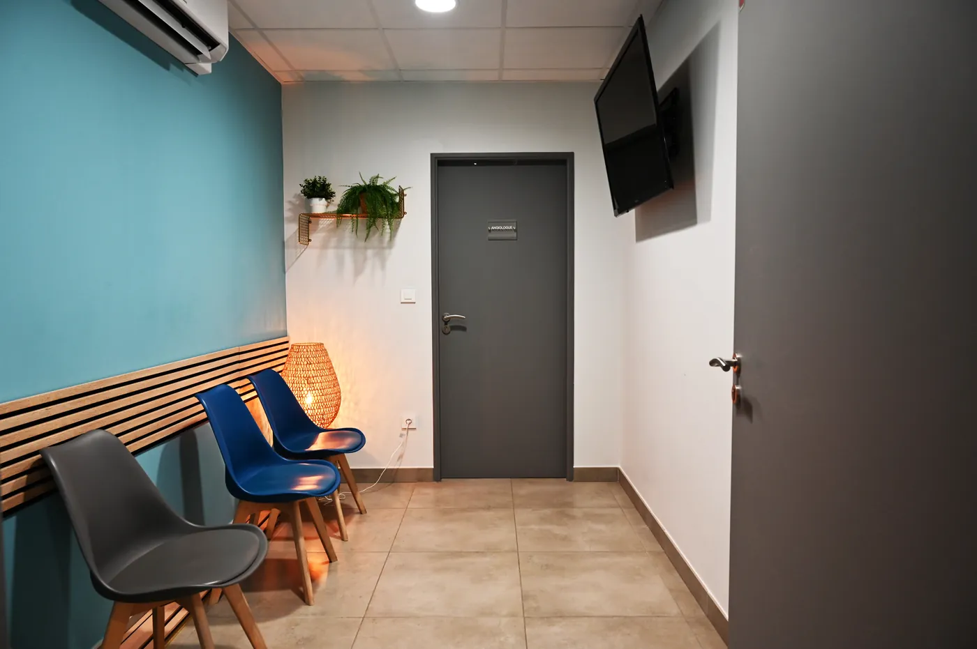 Salle d'attente du cabinet d'angiologie — Laser Derma Thau, Balaruc-les-Bains