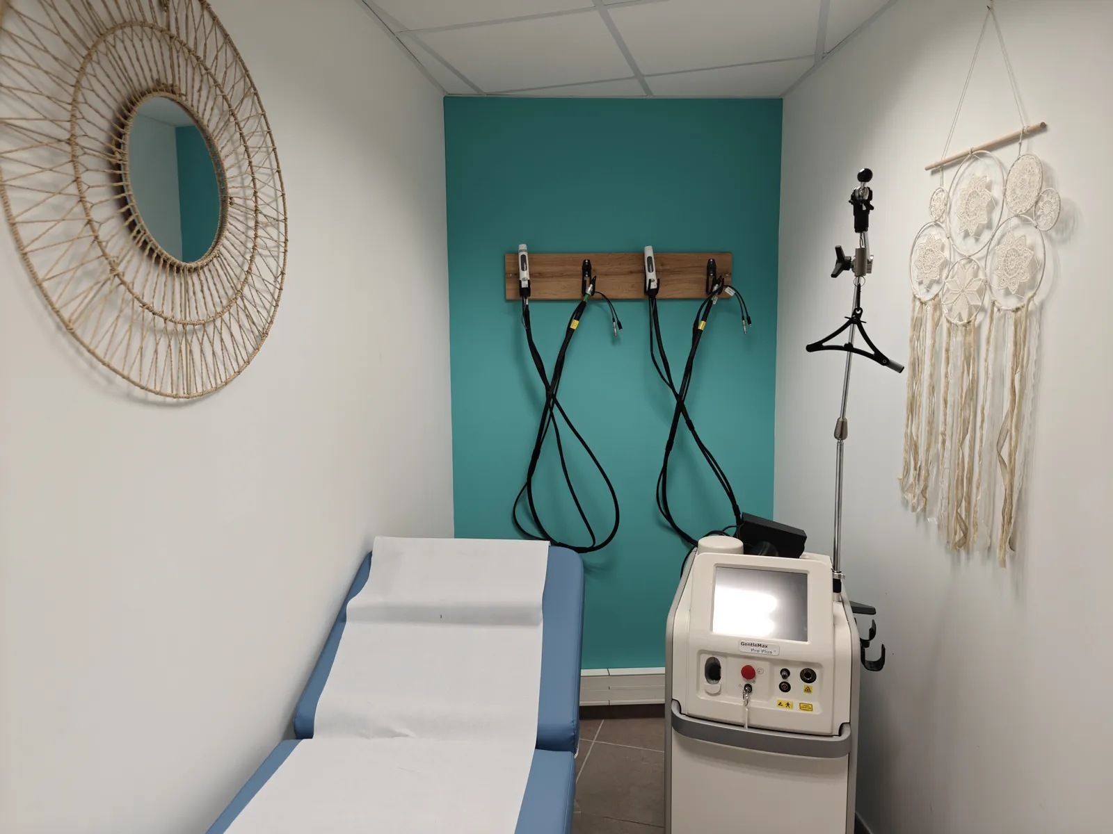 Salle de soins du centre Laser Derma Pole à Béziers